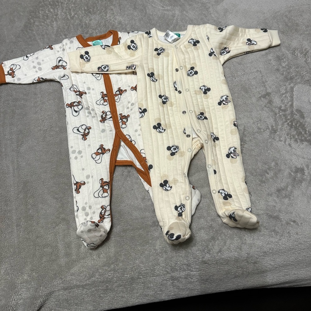 Disney baby 2 bodysuits